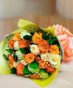 Bouquet of gold and white Roses