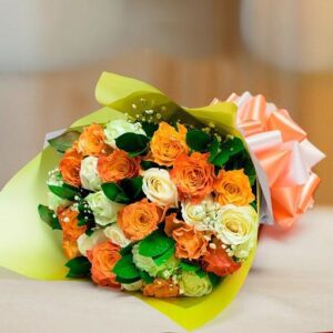 Bouquet of gold and white Roses